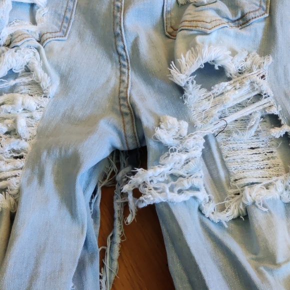 Ripped Jeans - Picture 2 of 3